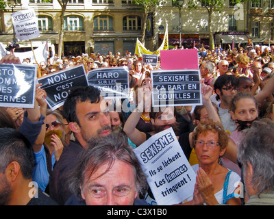 Paris, France, High Angle, Crowd Scene at Feminist Demonstration, Against Sexism in Dominique Strauss Kahn Case, Holding protest SIgns on Street, equality WOMEN IN CROWD, female empowerment signs Stock Photo