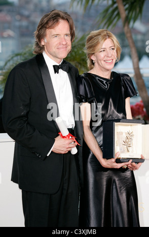 BILL POHLAD DEDE GARDNER WINNERS PHOTOCALL PALAIS DES FESTIVALS CANNES FRANCE 22 May 2011 Stock Photo