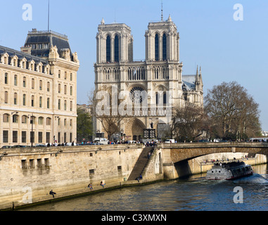 River Seine and the western facade of the Cathedral of Notre Dame from the Pont St Michel, Ile de la Cite, Paris, France Stock Photo