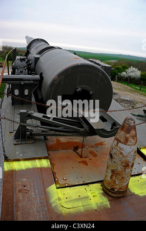 Railway gun hi-res stock photography and images - Alamy