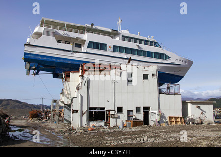 A sightseeing boat left on top of building afterTsunami wave gone ... A sightseeing boat left on top of building afterTsunami wave gone ...