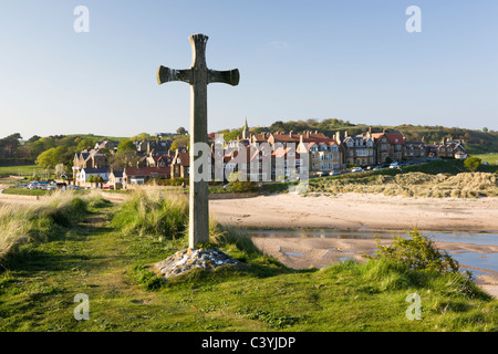 St Cuthberts Cross overlooks the estuary of the River Aln and the coastal village of Alnmouth, Northumberland Stock Photo