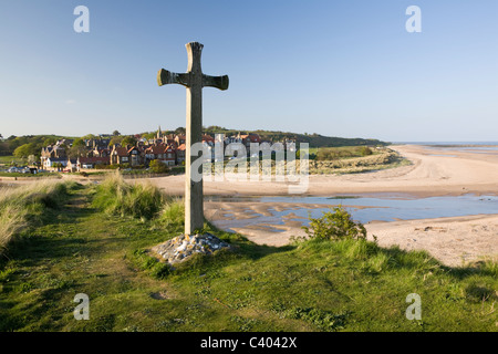 St Cuthberts Cross overlooks the estuary of the River Aln and the coastal village of Alnmouth, Northumberland Stock Photo