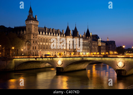 Castle of the Conciergerie and the bridge Changed at night. Paris, France. Stock Photo