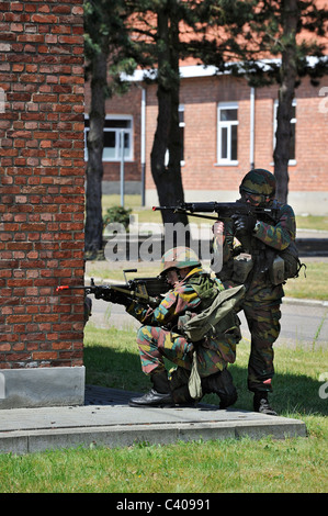 Soldier with FN Minimi machine gun firing in street during demonstration at open day of the Belgian army, Leopoldsburg, Belgium Stock Photo