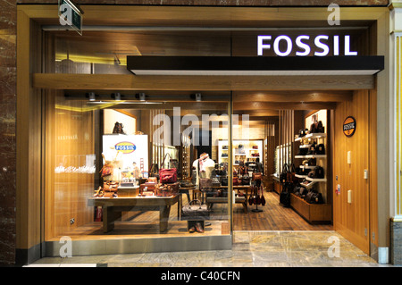 Fossil store queens hot sale center mall