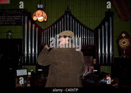 Owner Magasin General Le Brun et Freres general store museum playing antique Pianola pipe organ Maskinonge Mauricie Region Stock Photo