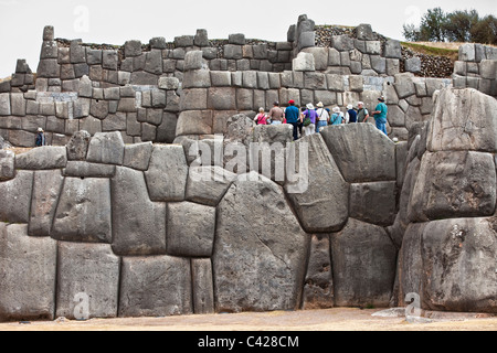 Peru, Cusco, Cuzco, Saqsayhuaman, Sacsayhuaman, Sacsaywaman. Inca Ruins. Group of tourists. UNESCO World Heritage Site. Stock Photo