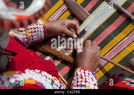 Peru, Patakancha, Patacancha, village near Ollantaytambo. Indian woman in traditional dress weaving. Stock Photo