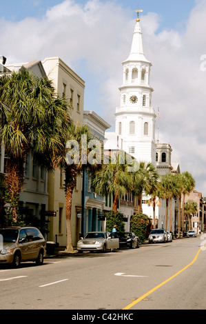 Broad Street view facing St. Michael's episcopal church, Charleston, SC Stock Photo