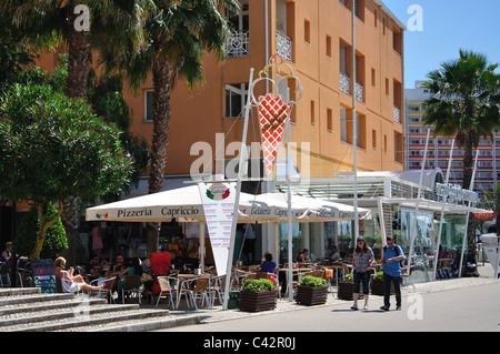 Outdoor restaurant, Vilamoura Marina, Vilamoura, Algarve Region, Portugal Stock Photo