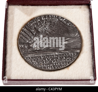 Cast iron propaganda medal of sinking of the Cunard liner Lusitania by a German U Boat on 7 May 1915 JMH4949 Stock Photo