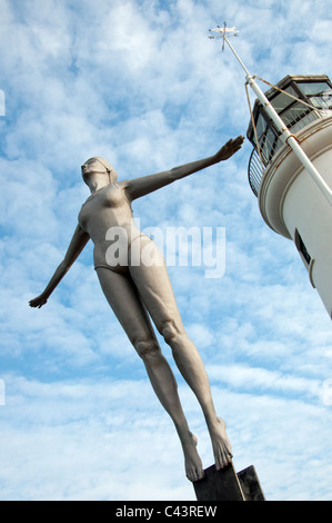 The Diving Belle sculpture by blacksmith artist Craig Knowles in front  of Scarborough lighthouse. Stock Photo
