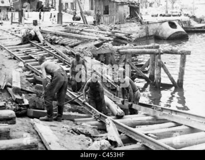 Railway workers working on train tracks on the Eastern front, 1942 Stock Photo