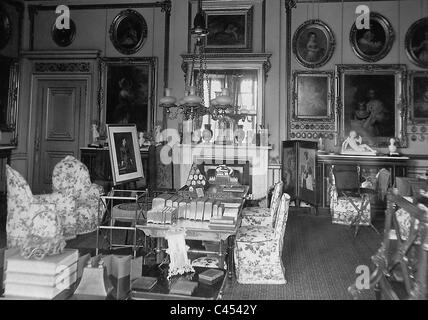 Queen Victoria Buckingham Palace Stock Photo - Alamy