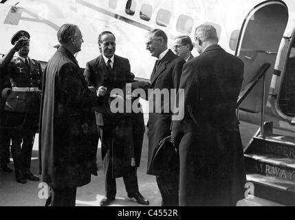 Neville Chamberlain, Joachim von Ribbentrop and Horace Wilson in Cologne, 1938 Stock Photo