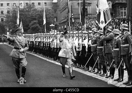 Hitler and Mussolini pace off the Guard of Honour in Munich in 1937 Stock Photo
