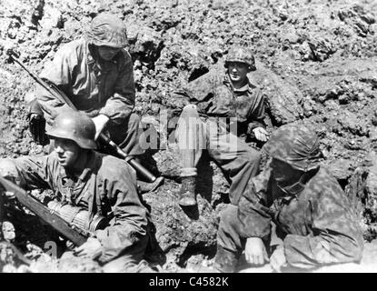 Soldiers of the SS-Division 'Totenkopf' on the Eastern front, 1943 Stock Photo