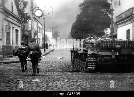 Tanks and Waffen SS during combat in a city on the Sea of Azov, 1941 Stock Photo