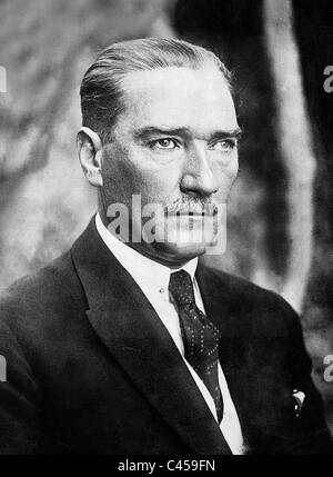 Drapeau turc avec un portrait de Mustafa Kemal Atatürk - Turquie Photo