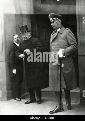 Paul von Hindenburg with son Oskar, 1931 Stock Photo