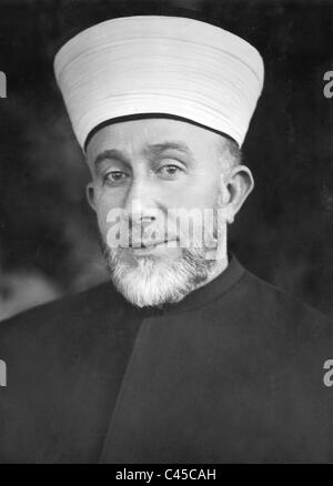 Grand Mufti Amin el Husseini in front of the Mosque in Berlin Stock ...