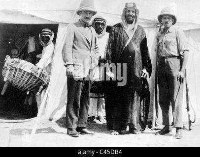 Abdul-Aziz Ibn Saud with British negotiators, 1928 Stock Photo