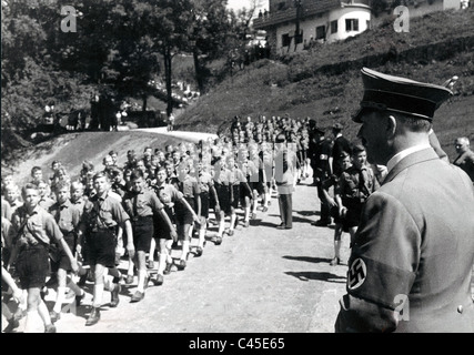 Hitler with young people on the Obersalzberg, 1936 Stock Photo