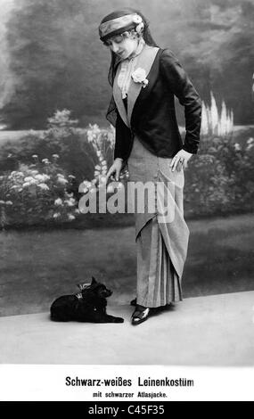 Ladies' fashion from 1913 Stock Photo