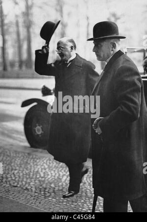Heinrich Bruening on the way to the Reichstag, 1932 Stock Photo