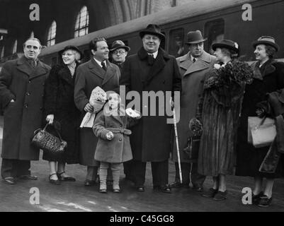 Hilde Koerber, Emil Jannings and his wife Gussy Holl at the Anhalter-station, 1937 Stock Photo