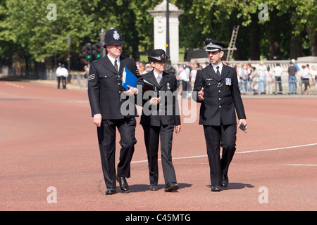 police medals uniform officers london alamy similar patrol buckingham palace british front