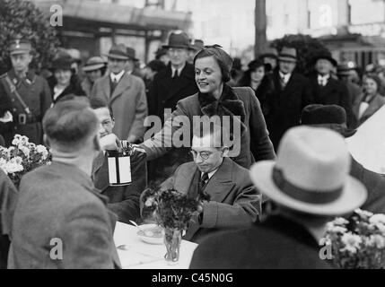 Luise Ullrich collects for the Winter Relief Fund at the Potsdam Square, 1935 Stock Photo