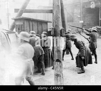 Government troops during the Spartacus uprising in Berlin, 1919 Stock ...