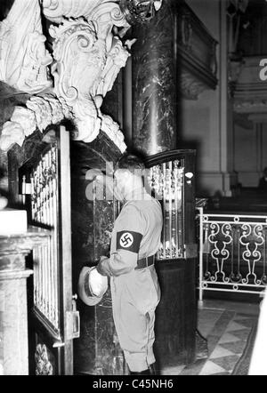 Rudolf Hess at the grave of Frederick II., 1936 Stock Photo