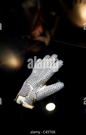 MJ Gallery at Ponte 16 マイケルジャクソン グローブ MJ Gallery at Ponte 16 マイケルジャクソン グローブ - メルカリ