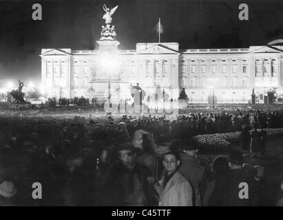 Buckingham Palace in London by night, 1935 Stock Photo