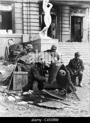 German anti-tank gun in recaptured Kharkiv, 1943 Stock Photo