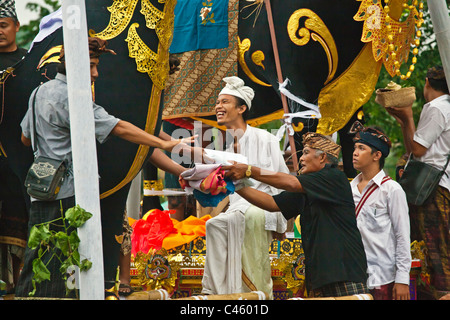 A Hindu style CREMATION where the dead body is burned in a bull - UBUD, BALI, INDONESIA Stock Photo