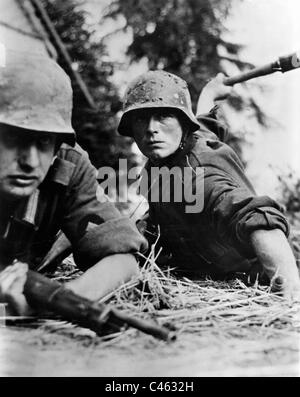 German soldiers attacking on the Eastern front, 1941 Stock Photo