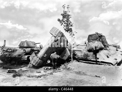 Destroyed russian t 34 tank Black and White Stock Photos & Images