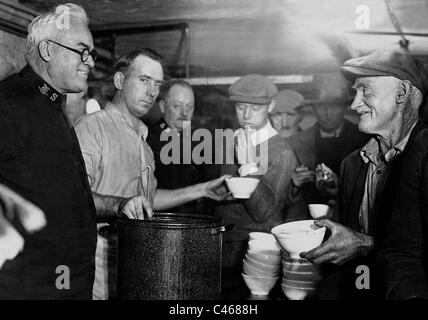 Soup kitchen for the unemployed during the Great Depression, 1930 Stock Photo