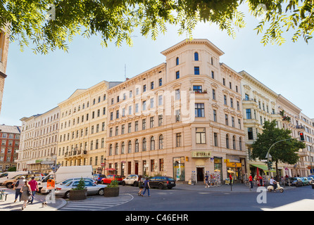Bergmannstrasse,  a hip location famous for its cafés and bars  in Berlin Kreuzberg Stock Photo