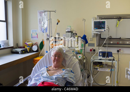 Senior woman heart attack patient being monitored in Resuscitation unit in Accident and Emergency department of NHS hospital. Wales UK Stock Photo