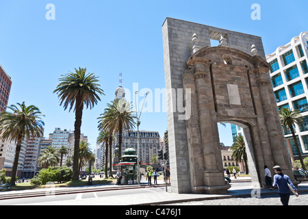 Puerta de la Ciudadela, Plaza Independencia. Montevideo, Uruguay Stock Photo