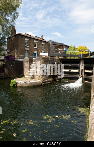 Mile End Lock, and lock keepers cottage, the Regent's Canal, London Borough of Tower Hamlets, England, UK. Stock Photo