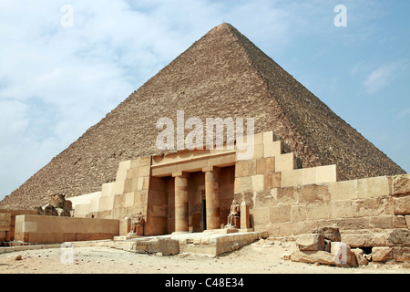 The Great Pyramid of Khufu (Cheops) at the Pyramids of Giza, Cairo, Egypt Stock Photo