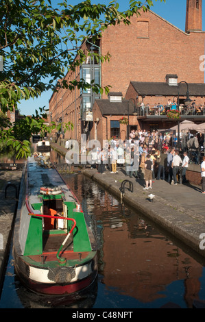 Dukes 92 bar alongside the Rochdale Canal in the Castlefield area of Manchester. Stock Photo
