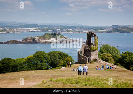 Drakes Island  in Plymouth Sound, with a the folly at Mount Edgcumbe Country Park, Cornwall Stock Photo