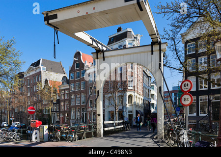 Bridge over the Groenburgwal canal at the end of Staalstraat in the city centre, Amsterdam, Netherlands Stock Photo